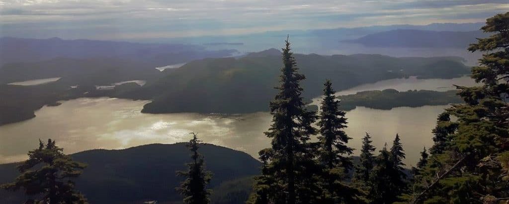 Blick-Gipfel-Meer-Kanada-1024x576