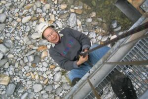 Mädchen seilt sich ab