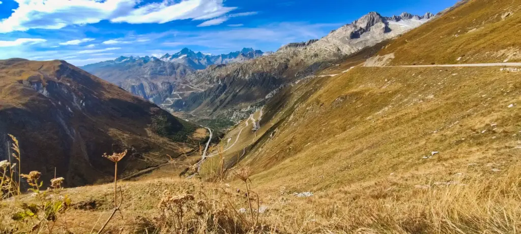 Tal Richtung Andermatt Vier Quellen Weg Trekking-webp