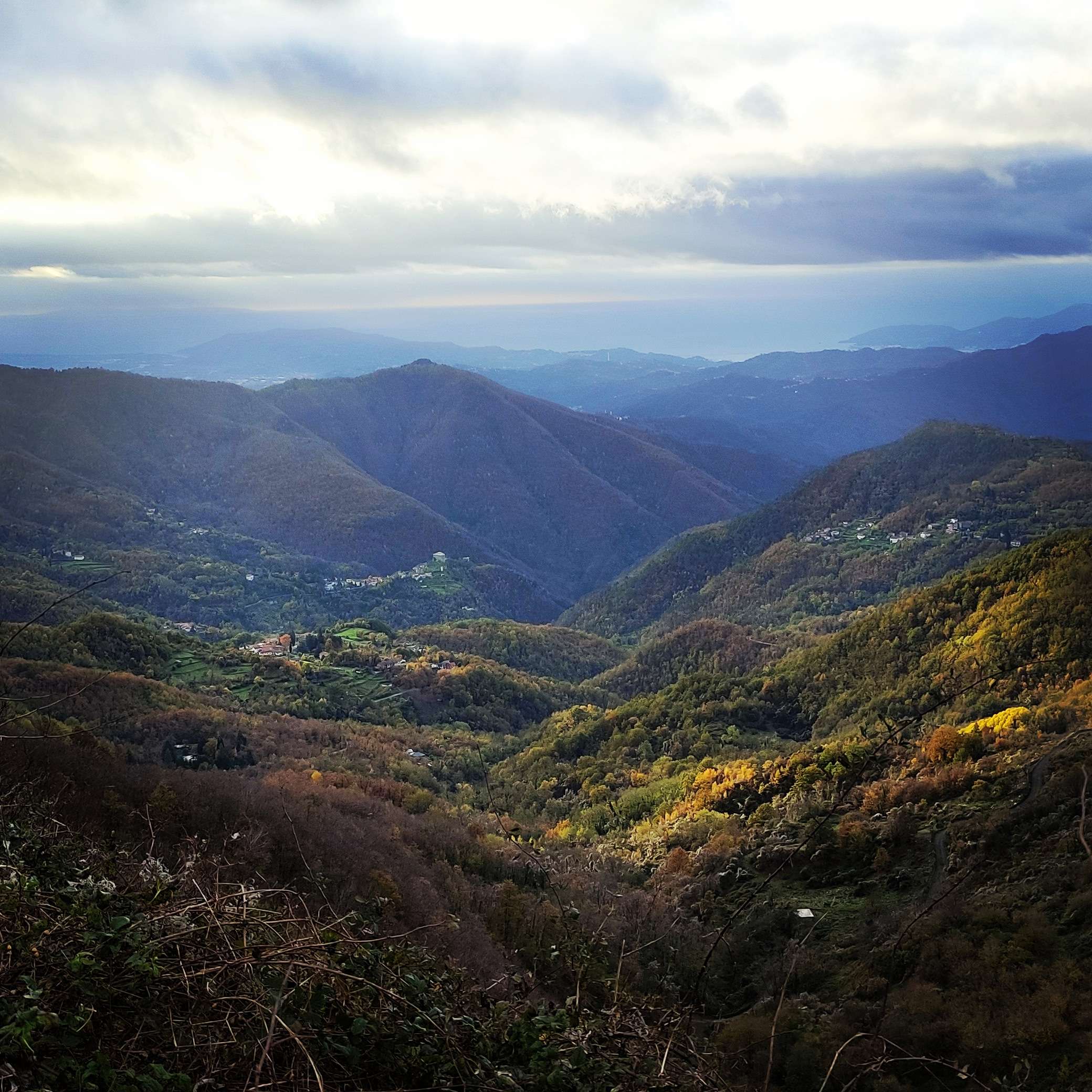 Blick ins Tal. Trekkingtour Alta Via Monti Liguri
