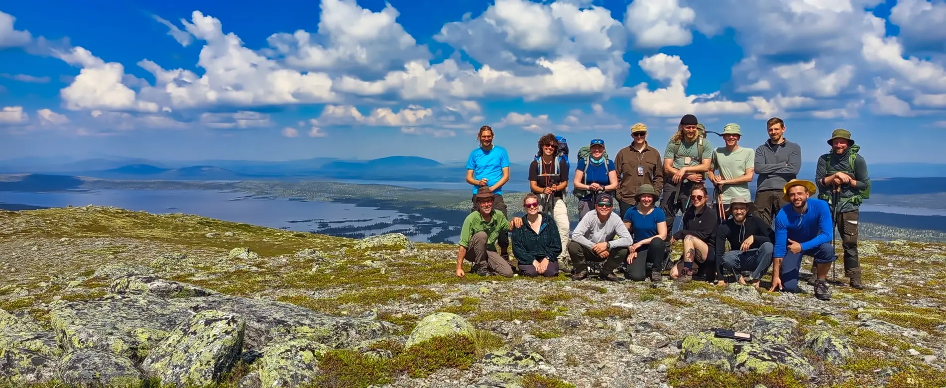 mehrere Personen auf Gipfel während der Trekkingguide Ausbildung